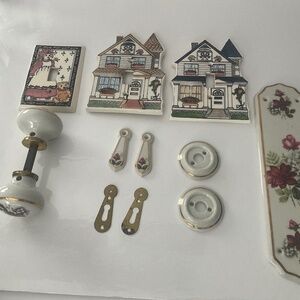 VINTAGE PORCELAIN  LIGHT COVERS / PLATES AND DOOR KNOBS AND PLATE 11 PCS